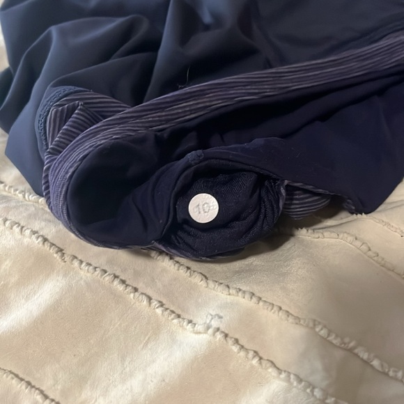 Size 10 Lululemon running shorts - Picture 4 of 4